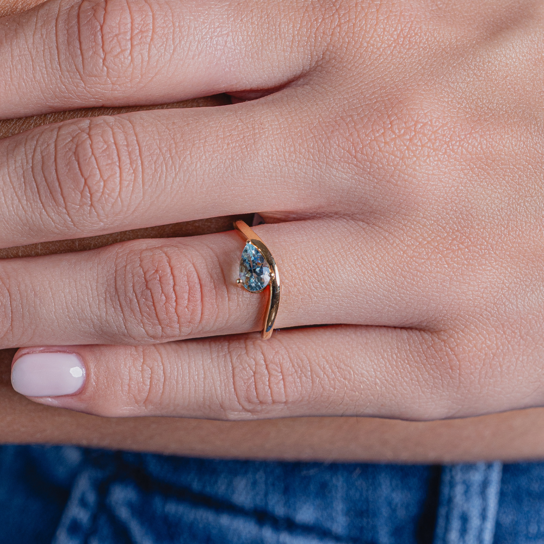 AQUMARINE RING 18KYG