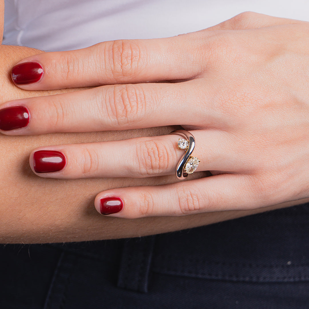 Two Diamonds Ring 18KW