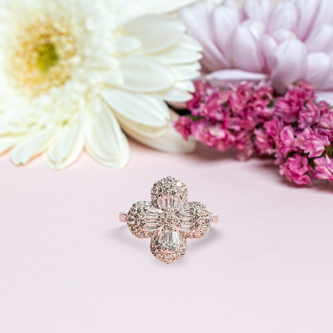 RING GOLD 18K WG 3.560 GMS GW 3.432 GMS NW 0.638 CTS