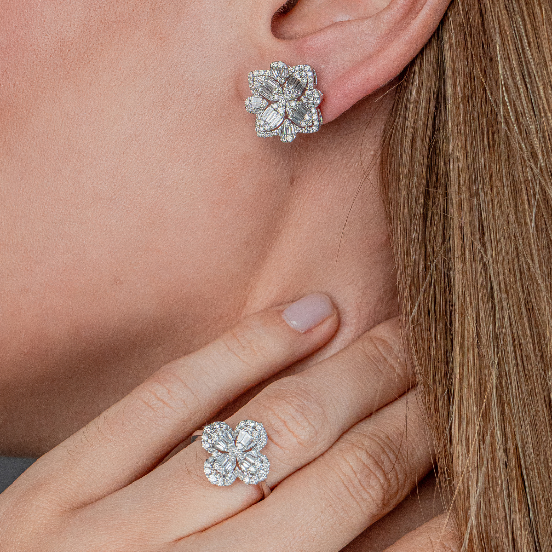 RING GOLD 18K WG 3.560 GMS GW 3.432 GMS NW 0.638 CTS