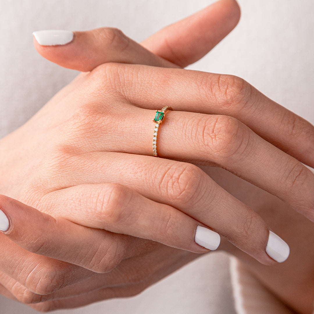 Ring Emerald .13CT DIA .15CT Yellow Gold wt 1.31gr